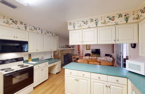 Jekyll Island House | Family-Friendly Jekyll Escape with Pool and Kitchen Amenities
