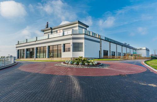 Gniew Resort | Relax at Jeleń Resort&Spa: Pet Friendly with Ocean Views