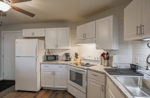 Weston Apartment | Jelinek Hideaway Unit 2 - Modern 2BR Apartment Near Aspirus & Downtown Wausau
