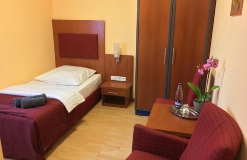 Misburg House | Discover Jelinski Beherbergungsstätten: Pet-Friendly Retreat