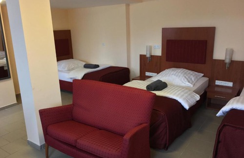 Misburg House | Discover Jelinski Beherbergungsstätten: Pet-Friendly Retreat