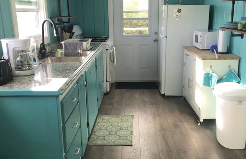 Cartwright House | Relaxing Jellyfish Cottage with Private Pool & Breakfast