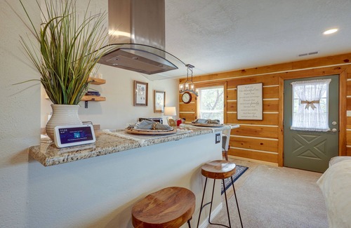Jemez Springs Cabin | Cozy Jemez Springs Cabin with Deck & Scenic Mountain Views