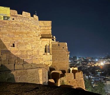 Amar Sagar Pol Hotel | Discover Jems Safari Jaisalmer: Family-Friendly Retreat