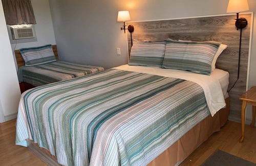 Jemseg Hotel | Discover Jemseg Lakeview Motel with Pool & Spa Amenities