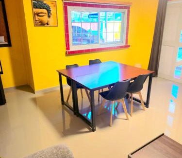 Madrid Apartment | Jenessa's Bedsite, Suite 90 sqm, Aircon, 5G Wifi, Netflix