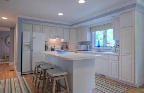 Rye House | Jenness Beach Oceanfront Getaway with Spa & Pet-Friendly Stay