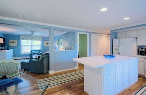Rye House | Jenness Beach Oceanfront Getaway with Spa & Pet-Friendly Stay