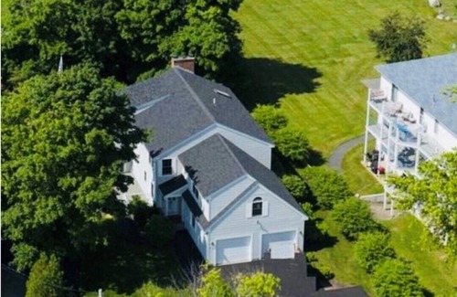 Rye House | Jenness Beach Oceanfront Getaway with Spa & Pet-Friendly Stay