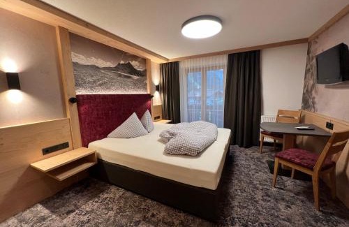 Madseit House | Jenneweinhof: Guest Rated 10/10 with Hot Tub & Kitchen