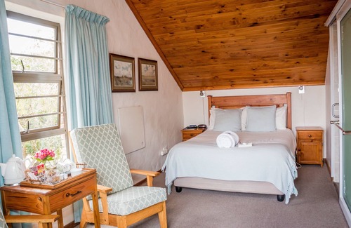 Grahamstown House | Exceptional Stay at Jenny's Guest House with Pool & Breakfast