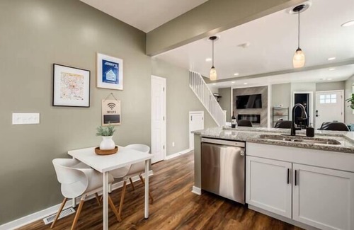 West Columbus House | Discover Jenny's Palace: Family-Friendly Stay in Columbus!