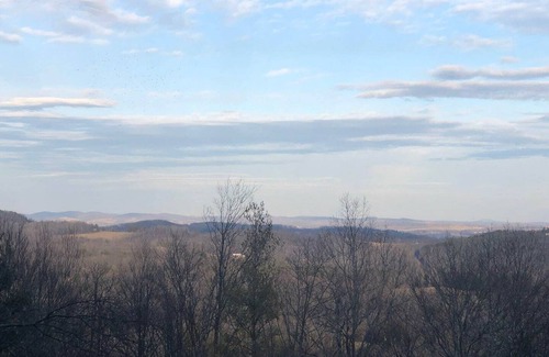 Fancy Gap House | Pet-Friendly Jenny's Yurt with Hot Tub Near I-77