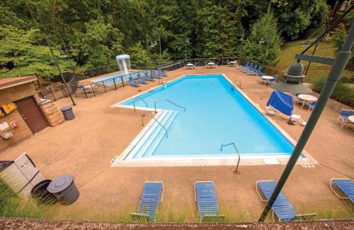 Prestonsburg Resort | Discover Jenny Wiley State Resort Park: Pet-Friendly Retreat