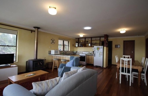 Augusta House | Discover Jen's Beach House: Steps from Ocean & Cafe