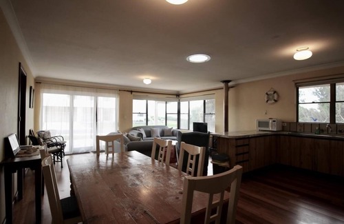 Augusta House | Discover Jen's Beach House: Steps from Ocean & Cafe