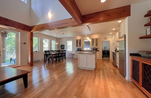Tofino House | Discover Jensen's Bay Getaway with Inlet Views & Pool