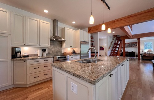 Tofino House | Discover Jensen's Bay Getaway with Inlet Views & Pool