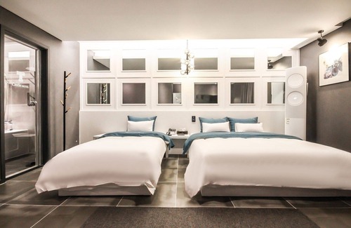 Jeongeup Hotel | Eco-Friendly Jeongeup Castle Motel with Hot Tub & Breakfast