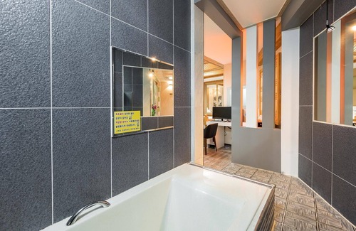 Jeongeup Hotel | Discover Jeongeup Jjakkkung: Self Check-in Motel Retreat