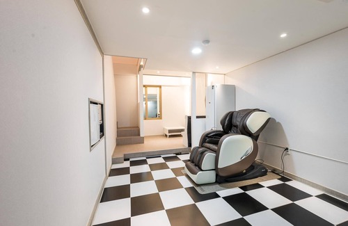 Jeongeup Hotel | Discover Jeongeup Jjakkkung: Self Check-in Motel Retreat
