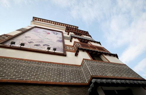 Jeonju Hotel | Discover Jeonju Hanok Taejogung Hotel: Family-Friendly Stay