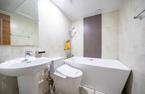 Jeonju Hotel | Cozy Jeonju Sanjeong-dong Aria with Pool & Breakfast