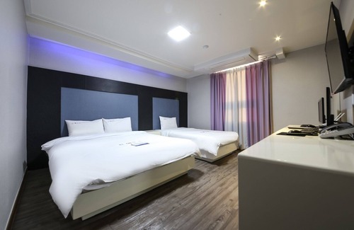 Jeonju Hotel | Cozy Jeonju Sanjeong-dong Aria with Pool & Breakfast