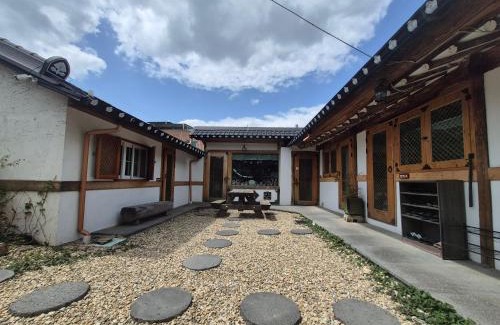 Jeonju House | Discover Jeonju Tosarang Guesthouse with Kitchen Access