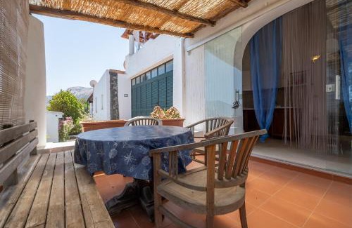 Vulcanello House | Seaside Retreat at Jerà C18 Bis with Family-Friendly Amenities