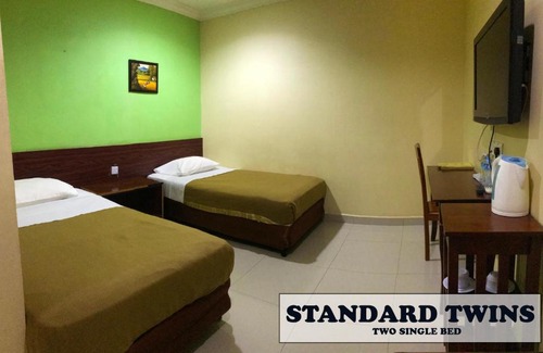 Kampung Pedah Hotel | Budget-Friendly Jerantut Hill Inn: Child-Friendly Retreat