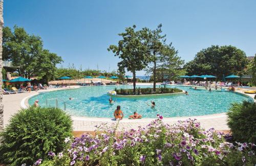 Primorsko Hotel | Discover Jeravi Club Hotel: All-Inclusive Beach Retreat