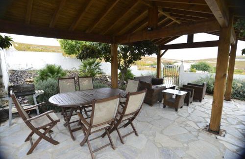 Jerez de la Frontera House | Discover Jerez Viña Santa Petronila: Family-Friendly Retreat