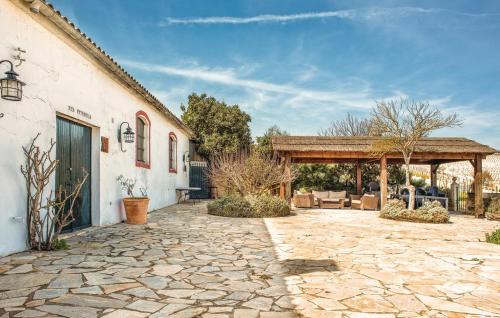 Jerez de la Frontera House | Discover Jerez Viña Santa Petronila: Family-Friendly Retreat