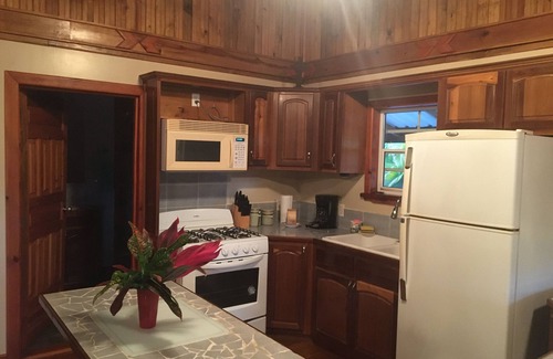 Isla de Utila House | Inviting Jerico Place: Family-Friendly 3 Bedroom Retreat