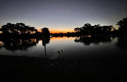 Jerilderie Hotel | Convenient Jerilderie Motor Inn with Pool & Breakfast
