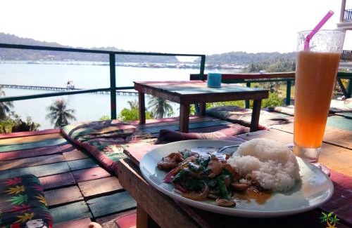 Khong Koi Beach Apartment | Explore Jeroen's Jungle View: Pet Friendly & Breakfast Included