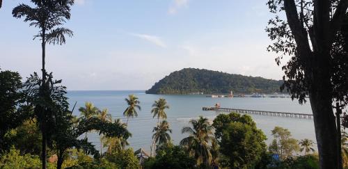 Khong Koi Beach Apartment | Explore Jeroen's Jungle View: Pet Friendly & Breakfast Included