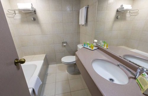 Kiryat HaLeom Hotel | Explore Jerusalem Gardens Hotel: Family-Friendly Retreat