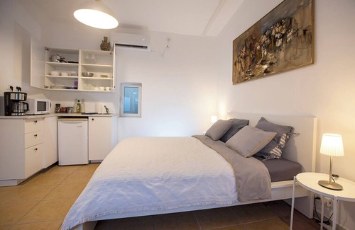 Mateh Yehuda House | Stunning Jerusalem Pool House with Private Pool & Spa