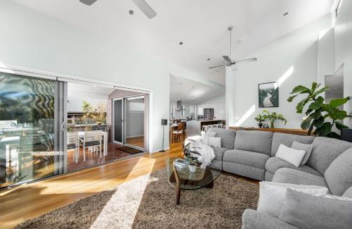 Vincentia House | Discover Jervis Bay Sanctuary: Oceanfront Family Retreat