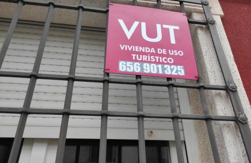 Manzanares Apartment | Family-Friendly Stay at Jesús Del Perdón - Rated 8.5/10