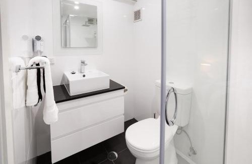 Jesmond Apartment | Relax at Jesmond Executive Villas with Pool & Spa Amenities