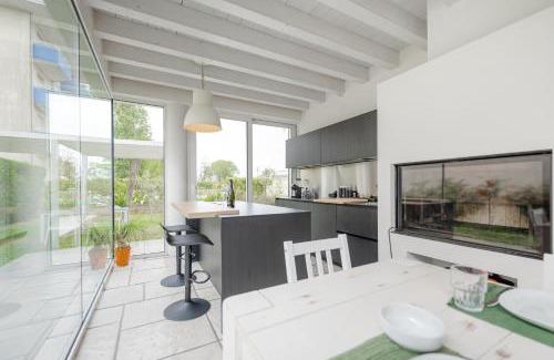 Faro House | Discover Jesolo Beach Villa: Family-Friendly Getaway