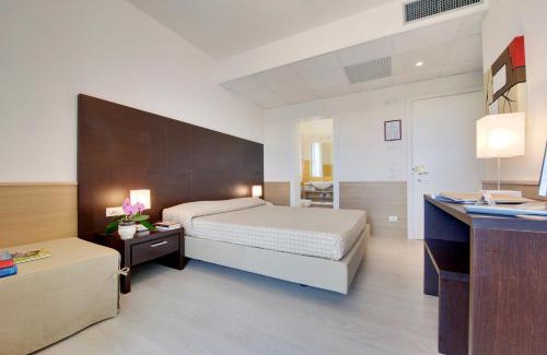 Jesolo Pineta Hotel | Relax at Jesolopalace Hotel & Aparthotel: 4-Star Oceanfront Retreat
