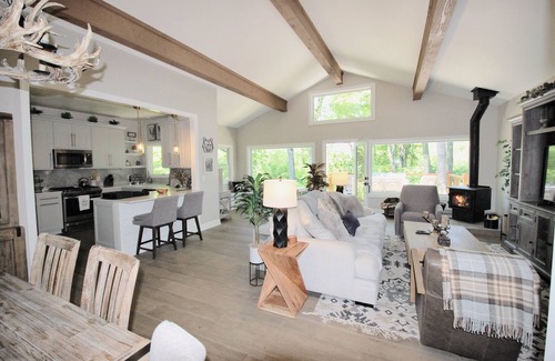 Highlands House | Unforgettable Stay at Jessamine Cottage, Chesnut Hill