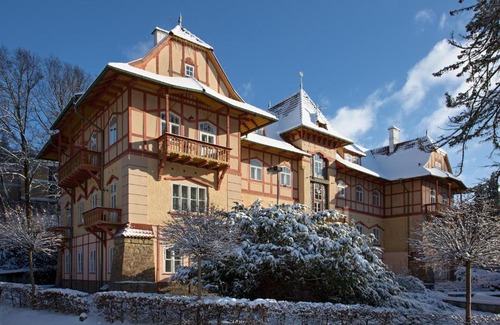 Luhacovice Hotel | Comfortable Stay at Jestřabí with Delicious Breakfast