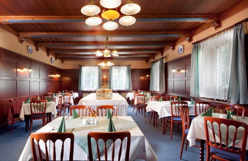 Luhacovice Hotel | Comfortable Stay at Jestřabí with Delicious Breakfast