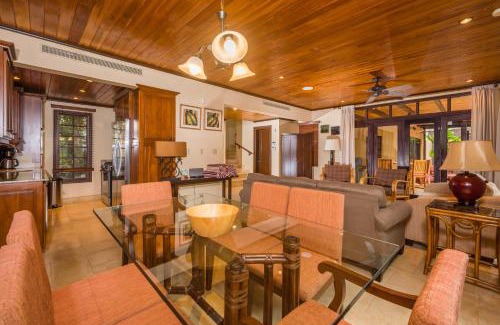 Playa Langosta Villa | Indulge in Jet Luxury at Langosta Beach Resort & Villas