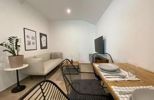 Rosenheim Apartment | Discover Comfort at JetaHome with On-Site Dining